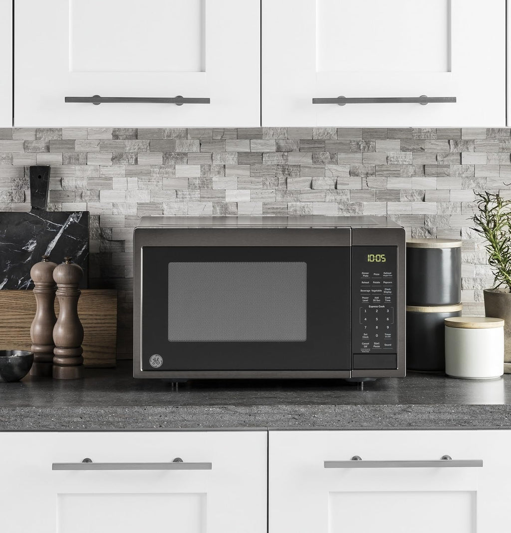 0.9 Cu Ft 900 Watts Black Stainless Steel Microwave Oven C5696