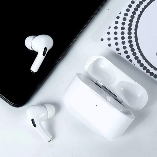 White Wireless Earphones with Charging Case O764